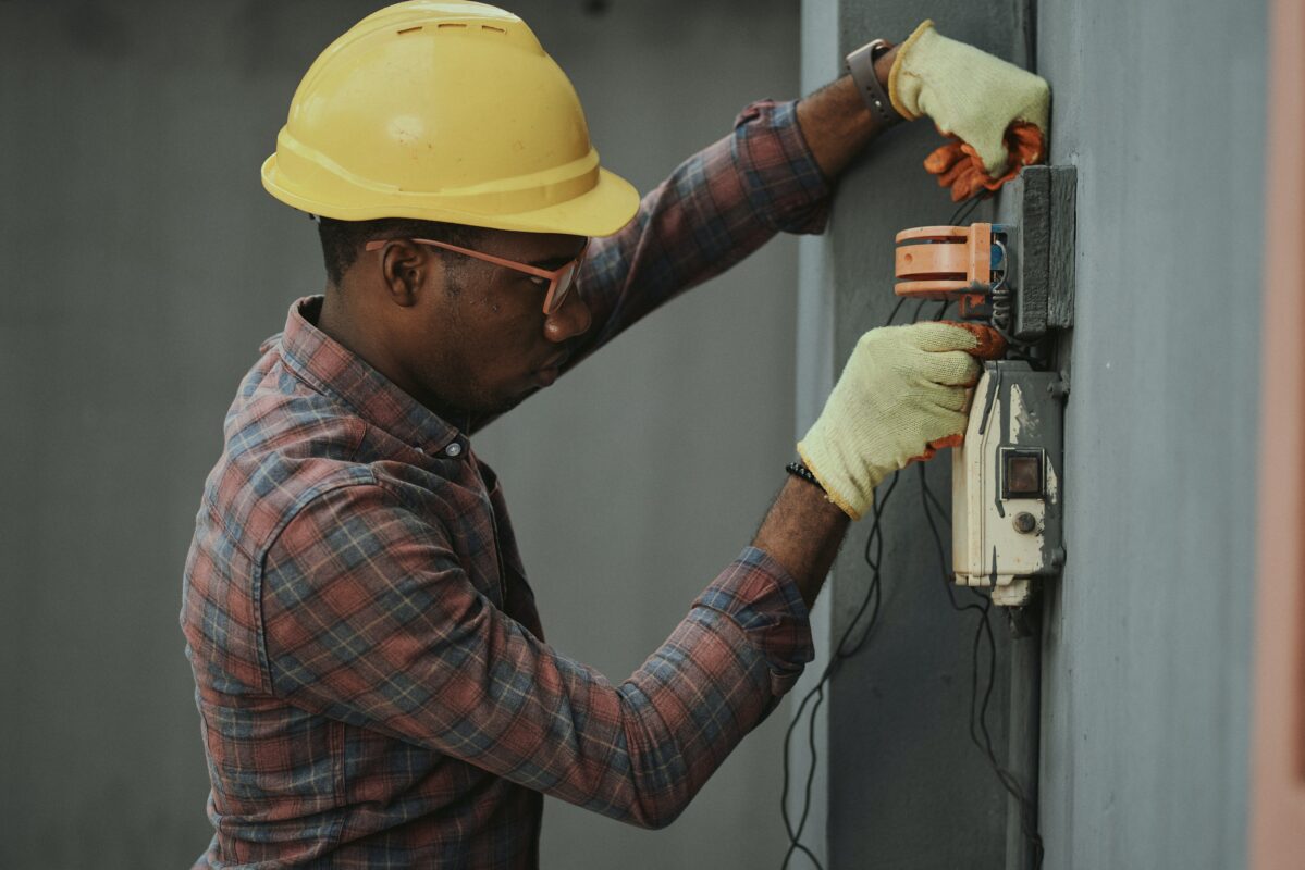 How to Wire a 12v Fuse Box